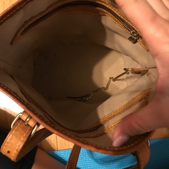 Louis Vuitton - Picture 3 of 5